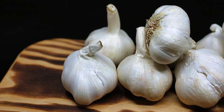 Garlic has lots of protective phytochemicals. Photo by Nick Collins from Pexels.